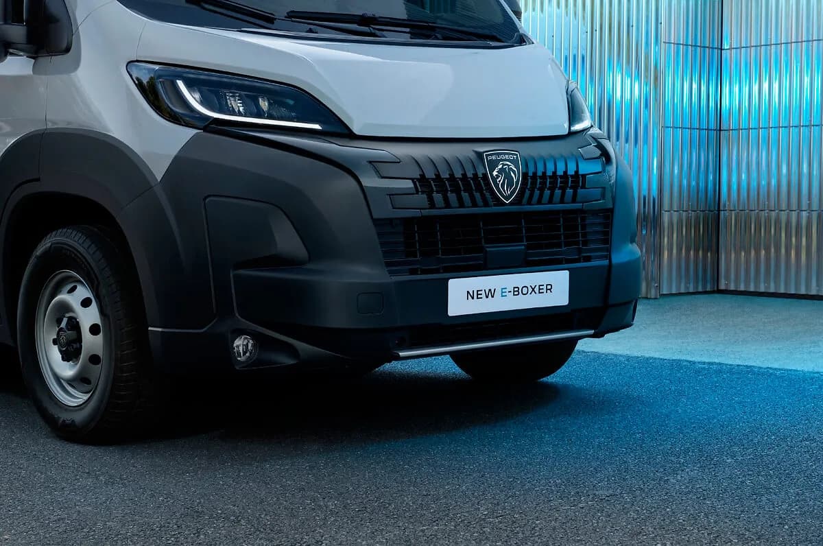 Peugeot Boxer exterior 3