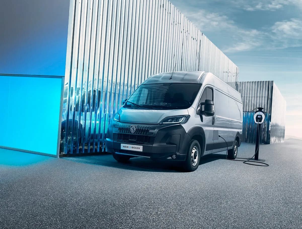 Peugeot Boxer exterior 4