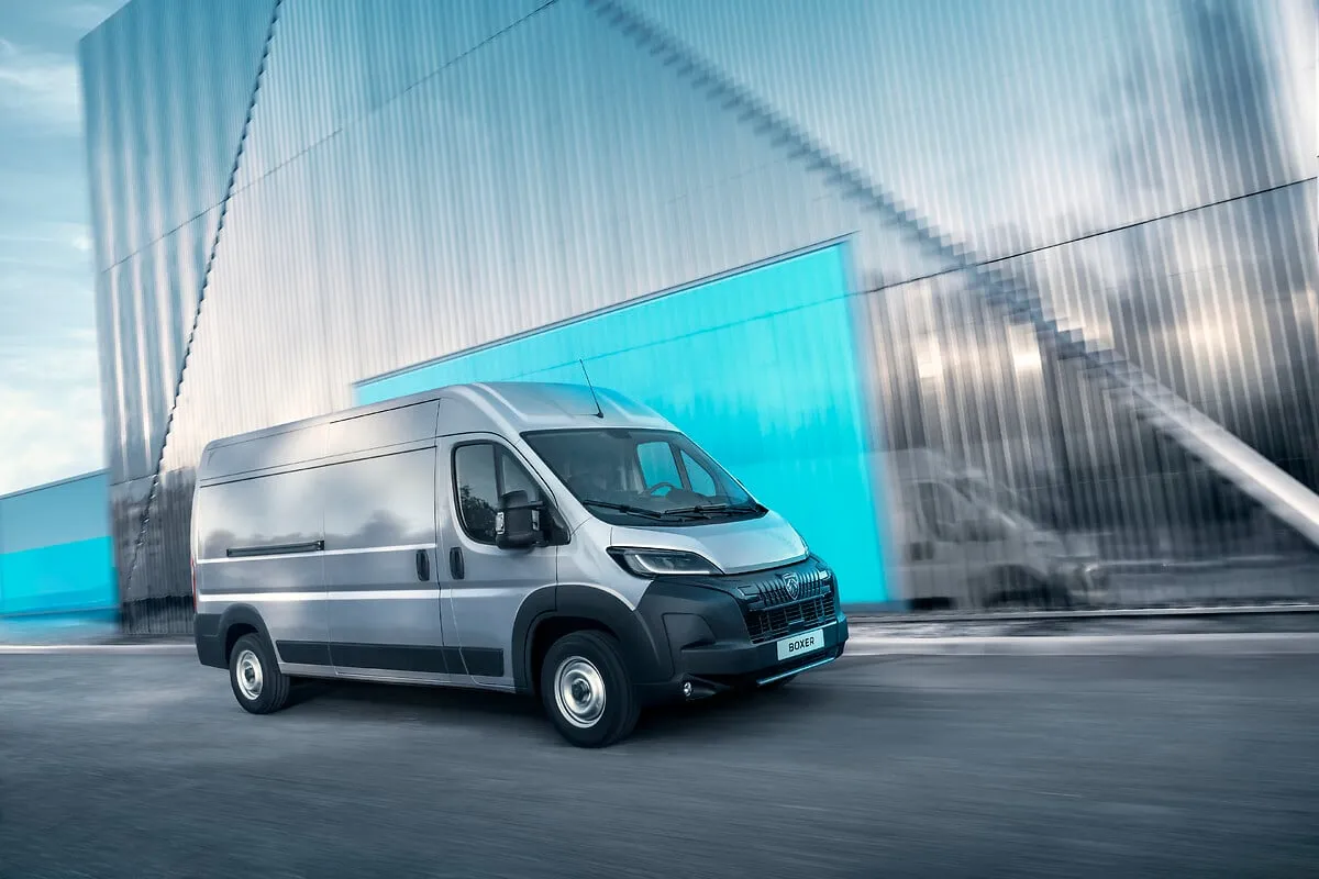 Peugeot Boxer exterior 11