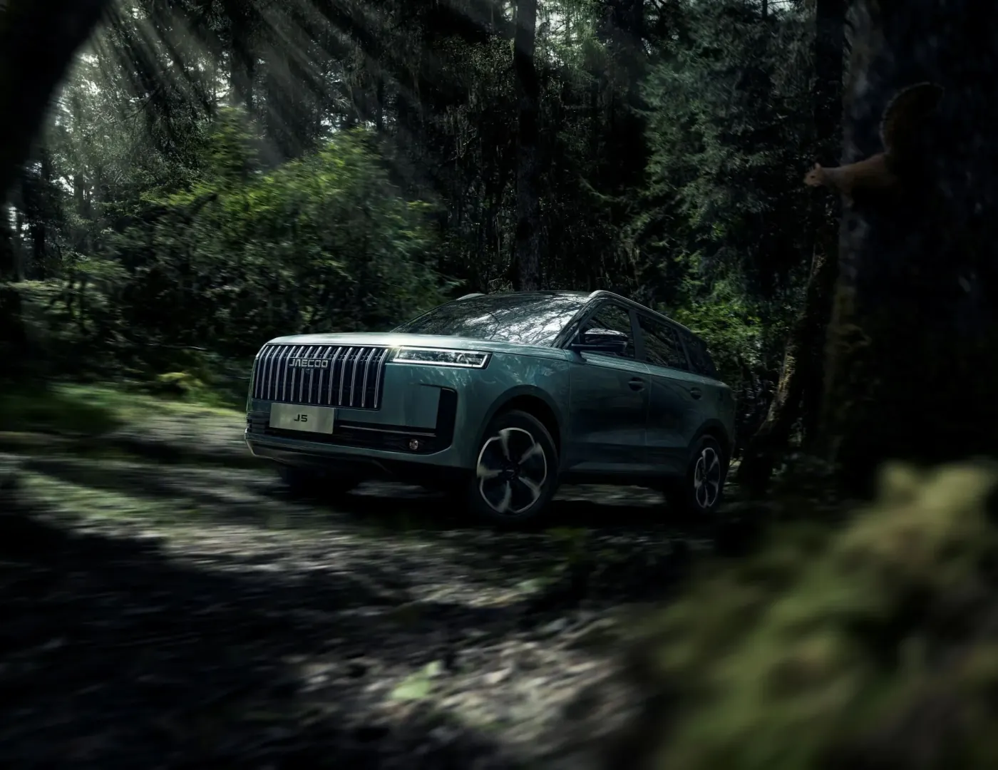 Jaecoo 5 vedere exterioară cu grilă waterfall și look off-road
