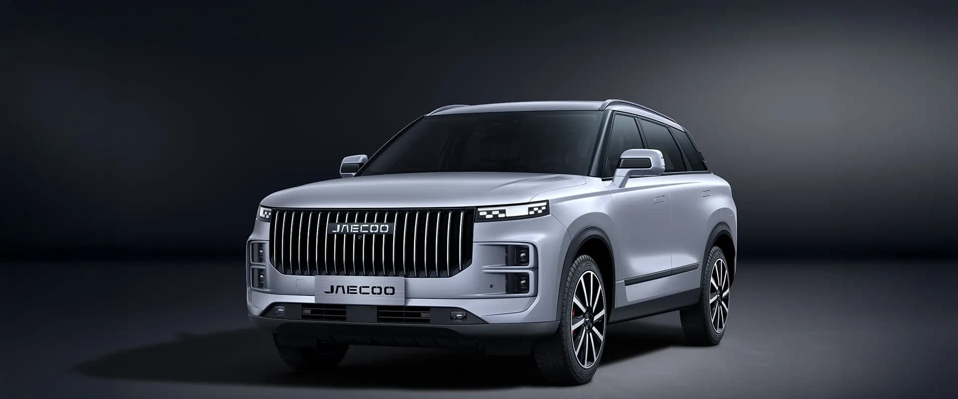 Jaecoo 7 SUV compact cu alură off-road premium vedere lateral-frontală